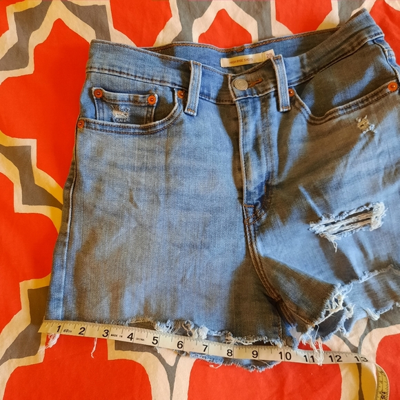 Levi's high rise distressed shorts 28 - Picture 9 of 10